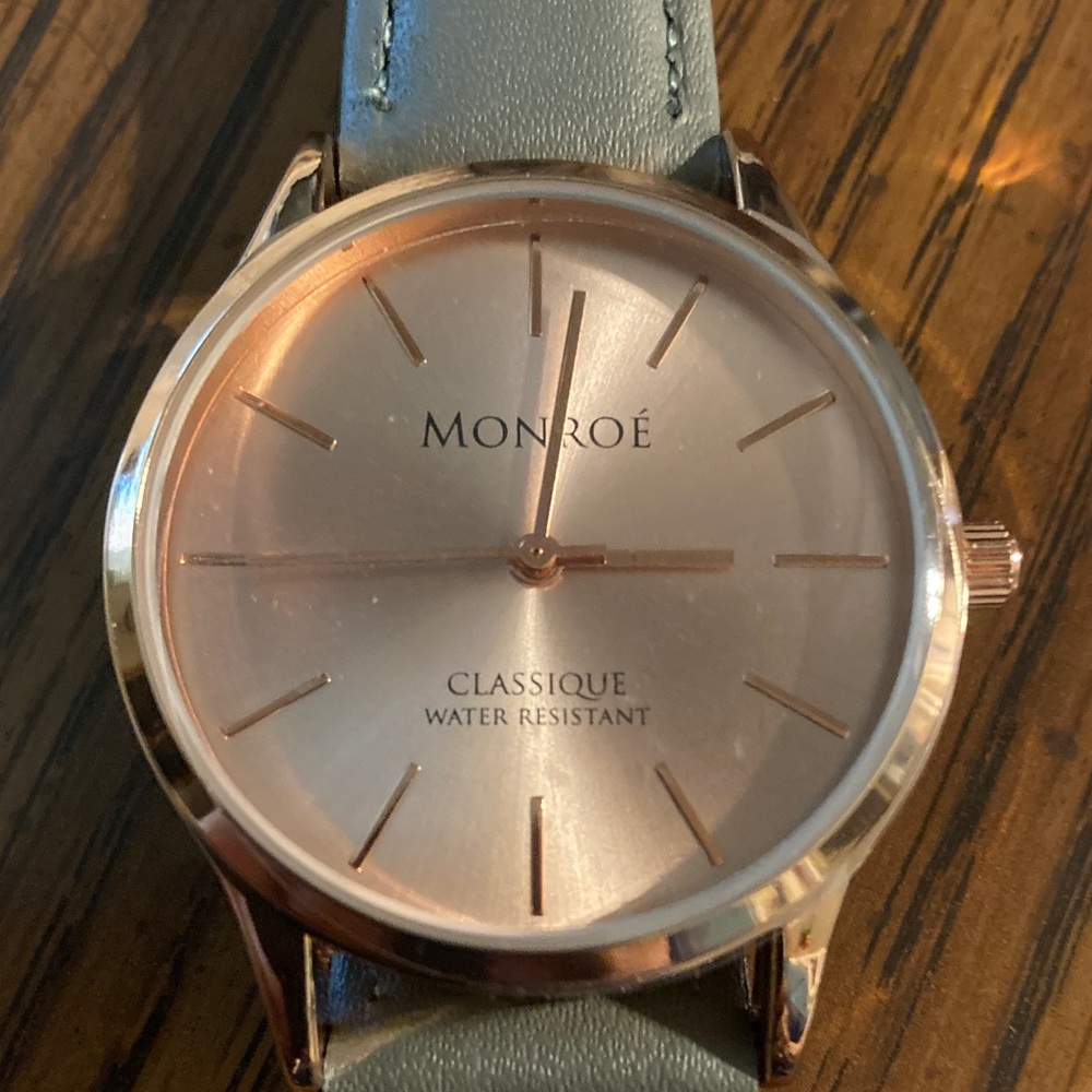 Maéstro Monroé NEW Rose Gold 33mm  Women’s Watch with Gray Strap. W/dust bag - Picture 3 of 7